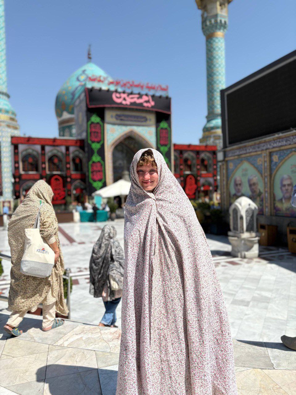 بازدید خبرنگاران خارجی از امام زاده صالح