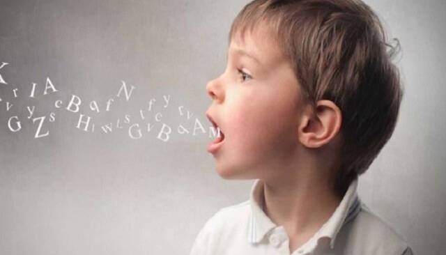استرس و گوشی هوشمند ؛ دو عامل پنهان در تاخیر گفتار کودکان