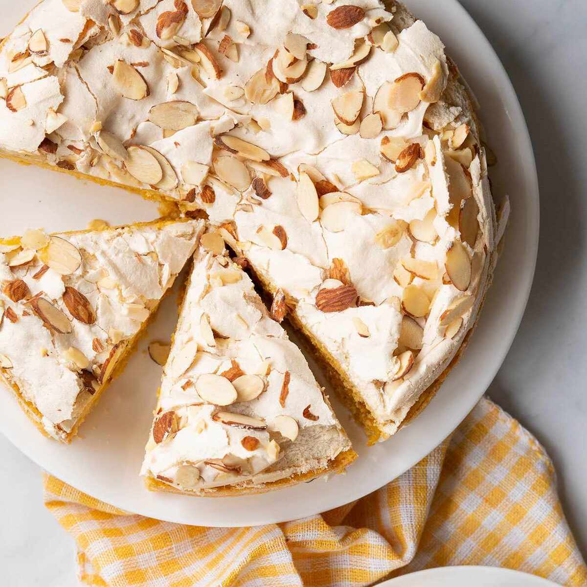 طرز تهیه یک کیک کافیشاپی محبوب و خوشمزه