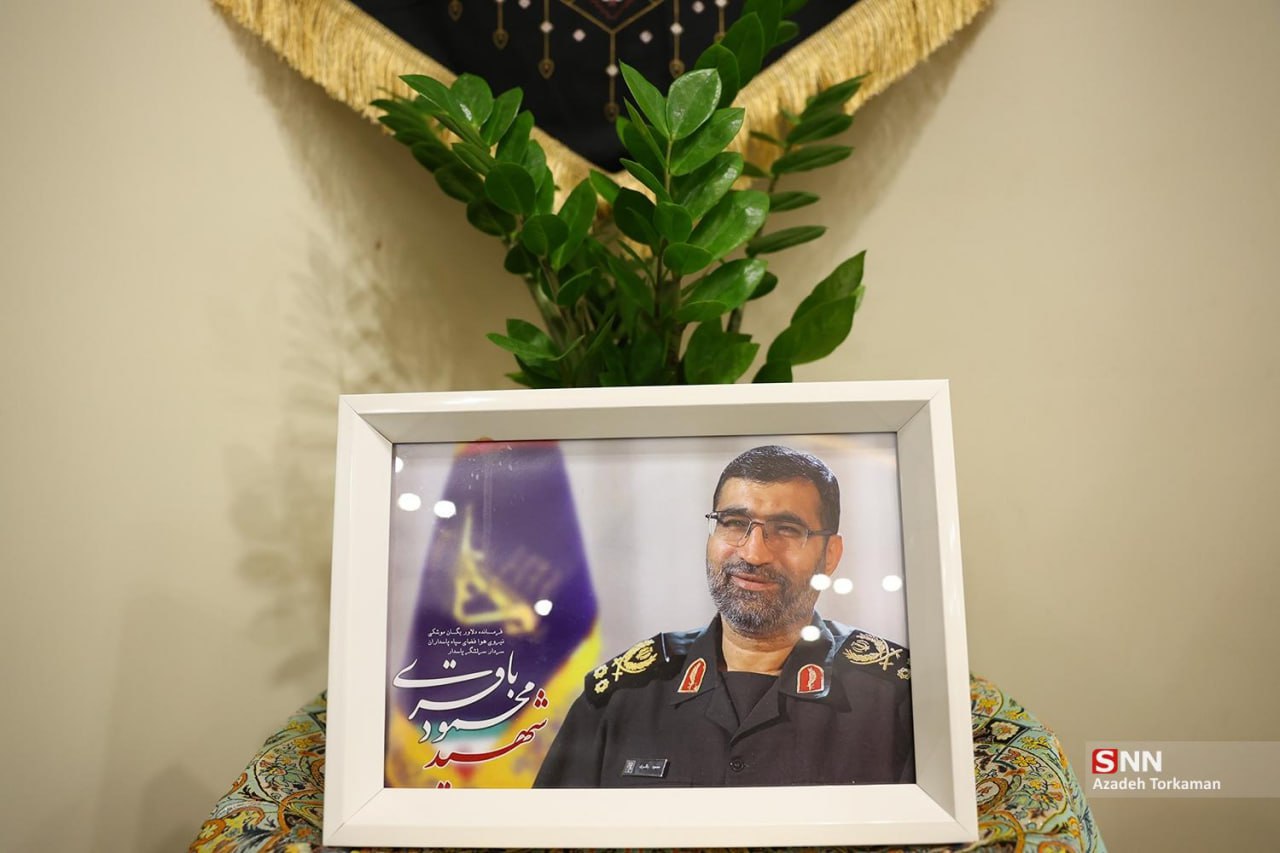 حضور جمعی از اصحاب رسانه در منزل سردار سرلشکر شهید محمود باقری