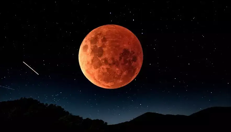 از مهتاب سفید تا ماه خونین؛‌ چرا رنگ ماه تغییر می‌کند؟