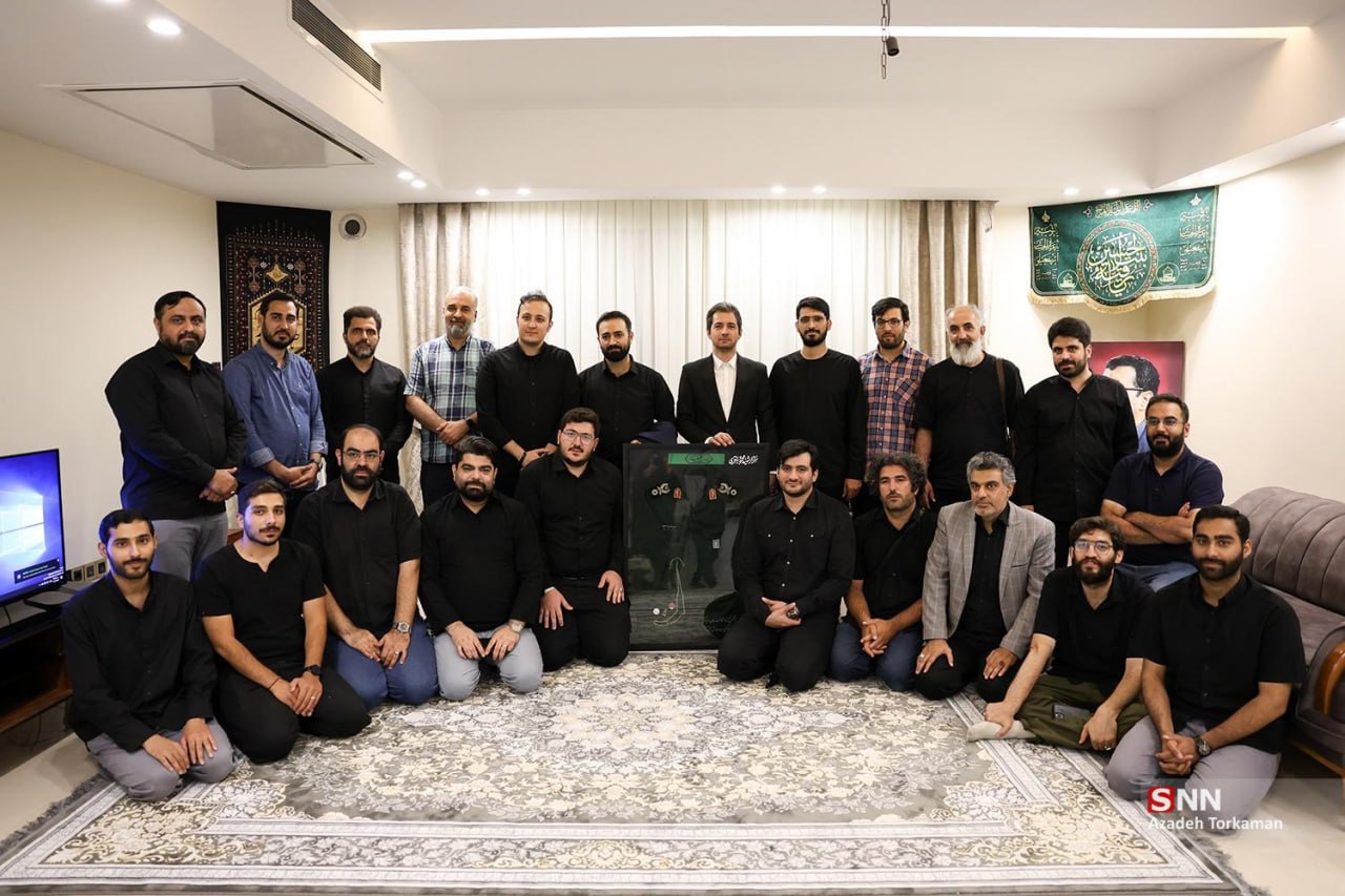 حضور جمعی از اصحاب رسانه در منزل سردار سرلشکر شهید محمود باقری