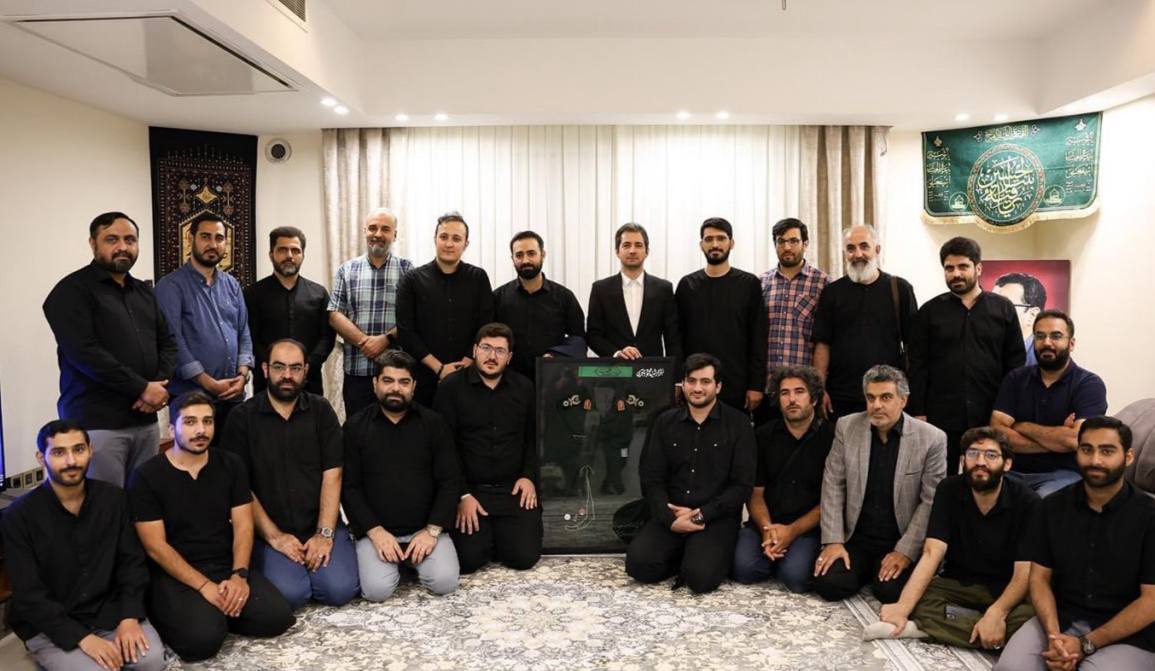 عکس/ حضور اصحاب رسانه در منزل فرمانده شهید حاج محمود باقری