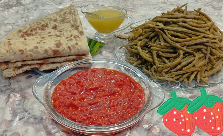 از شما/لوبیاسبزچشم بلبلی،گوجه سرخ شده،نان تازه پخت خونگی،ناهارمون😋