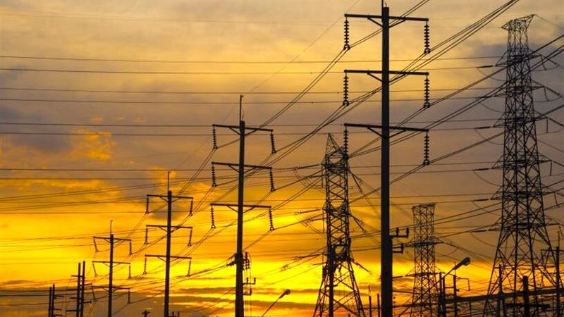 تحول در شبکه برق روستاهای خوسف با اجرای طرح جهادی «بهارستان»