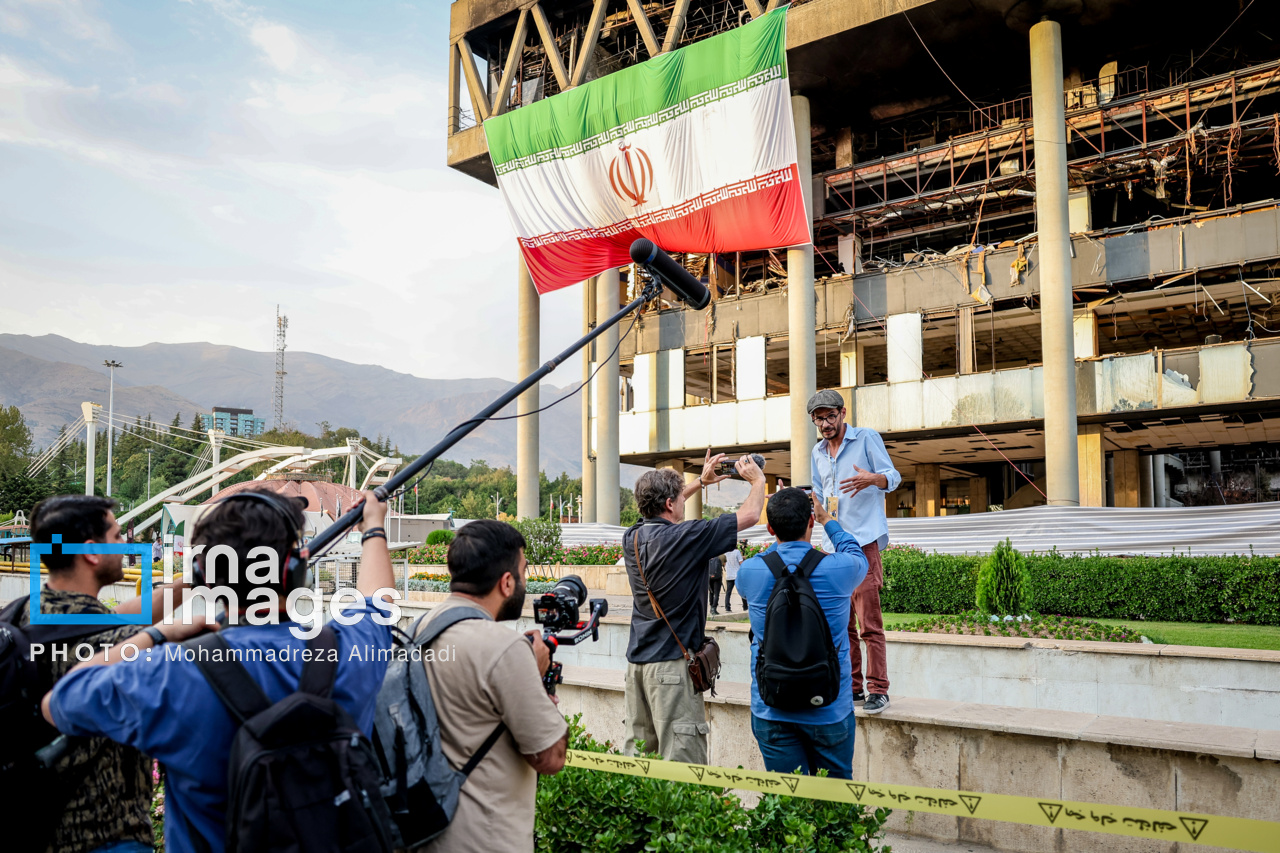عکس/ بازدید خبرنگاران خارجی از ساختمان شیشه‌ای صداوسیما