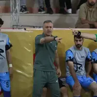 سَر مربی لیگ برتری با انحلال تهرانی‌ها کلاه رفت