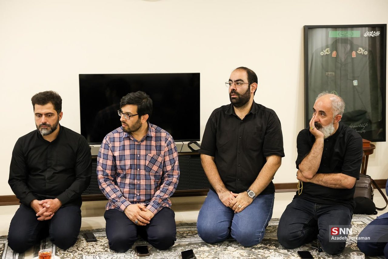 حضور جمعی از اصحاب رسانه در منزل سردار سرلشکر شهید محمود باقری