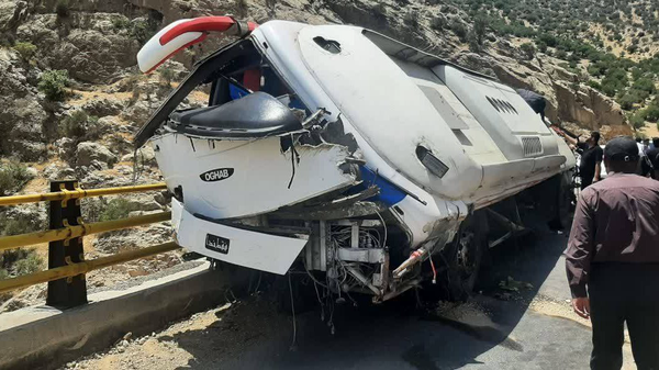 جزئیات کارشناسی پلیس راه از حادثه واژگونی اتوبوس در استان فارس