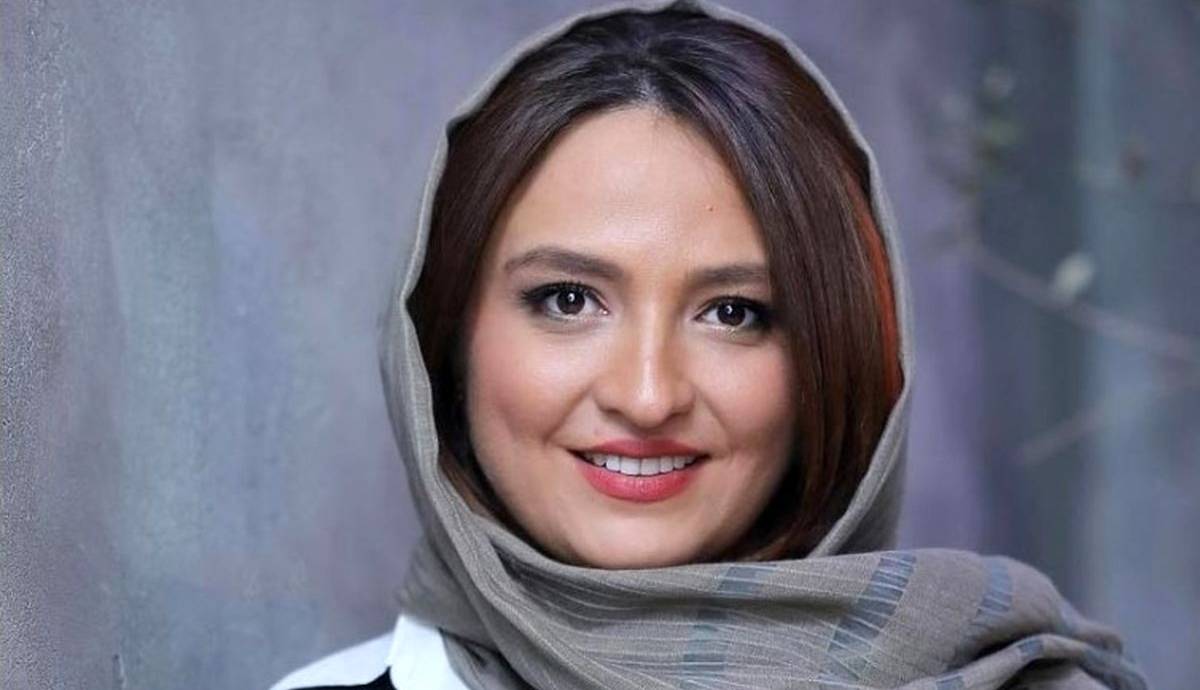 چهره ها/ ظاهر جذاب گلاره عباسی در یک نشست کتابخوانی