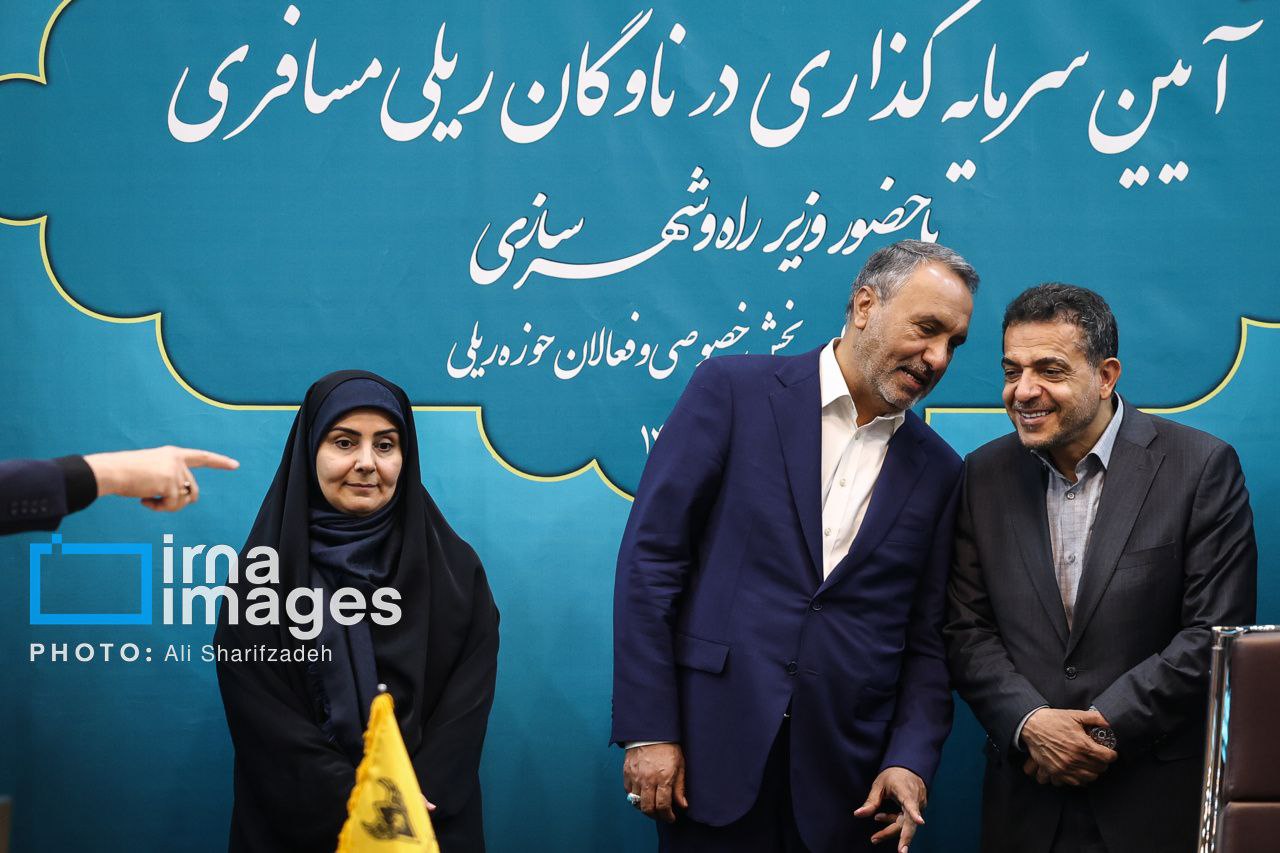 عکس/ ​​​​​​​امضای تفاهم نامه سرمایه گذاری در ناوگان ریلی مسافری