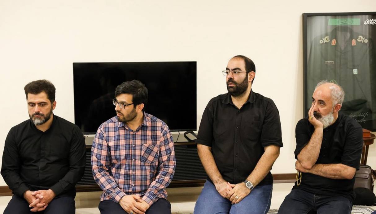 عکس/ حضور اصحاب رسانه در منزل فرمانده شهید حاج محمود باقری