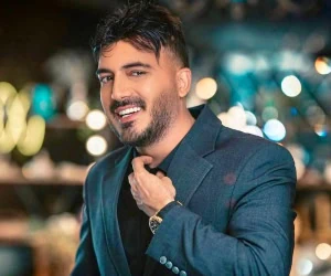 چهره ها/ جدیدترین عکس نیما شاهرخ‌شاهی در حیاط دلبازِ خانه‌اش
