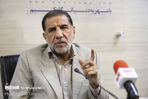 کوثری: ایران اهل منطق و مذاکره است اما تسلیم نخواهد شد