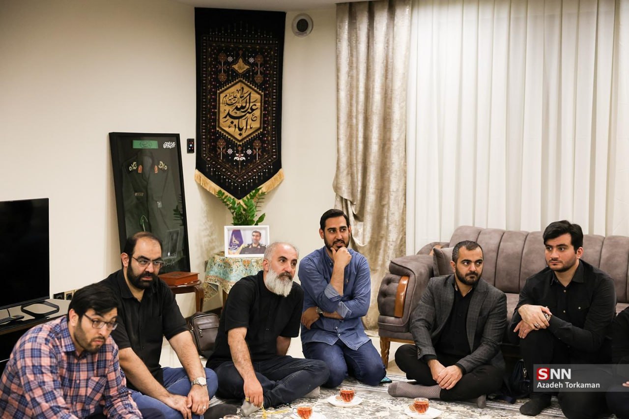 حضور جمعی از اصحاب رسانه در منزل سردار سرلشکر شهید محمود باقری