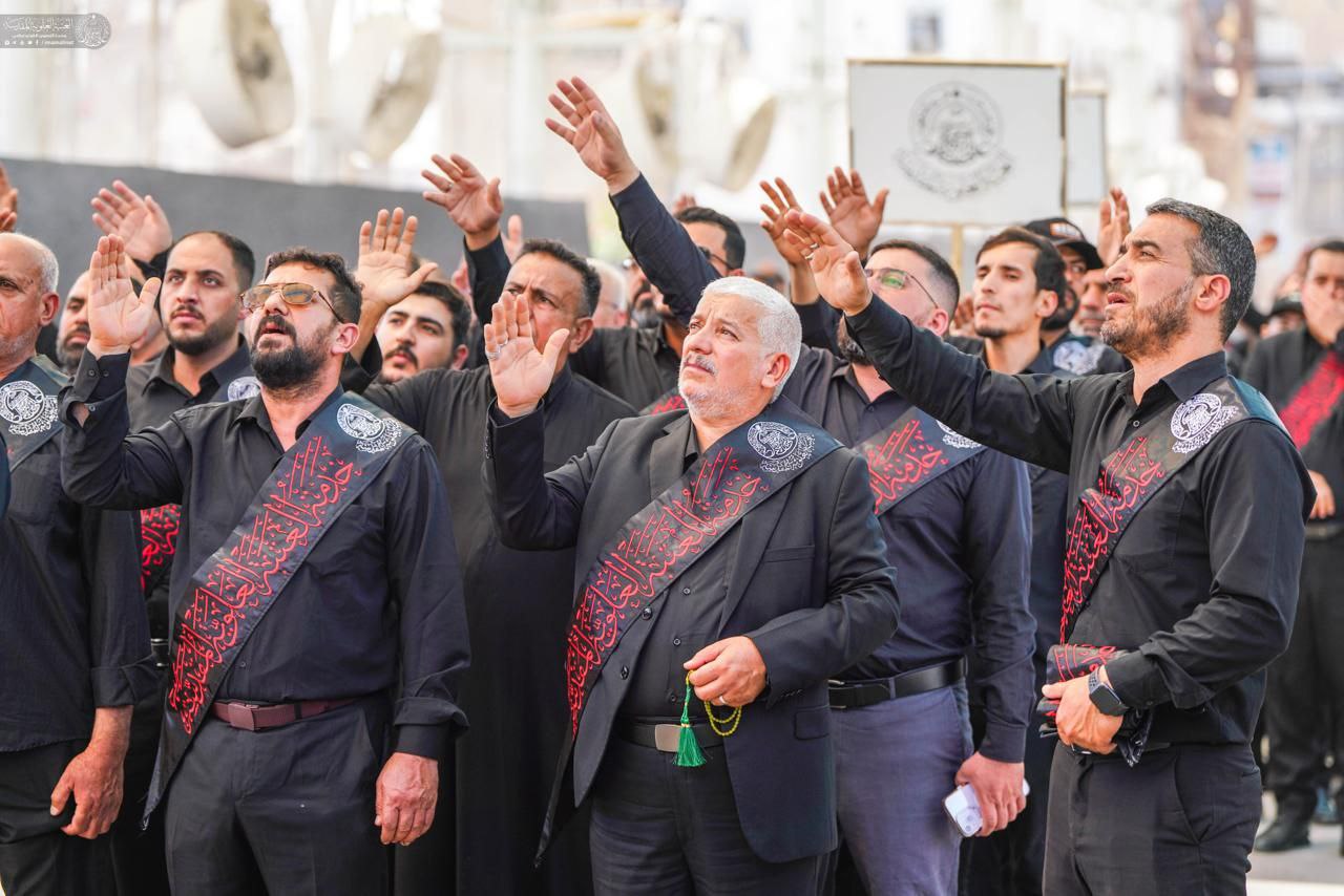 عکس/ حضور دسته عزاداری خادمان علوی در کربلا در سالروز شهادت امام سجاد (ع) 