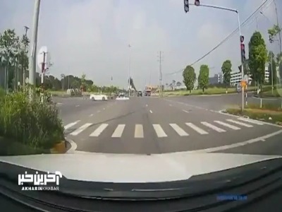 لحظه هولناک پرتاب شدن موتورسوار در تصادف با خودرو