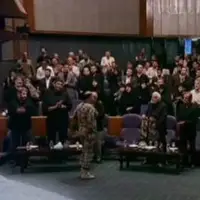 ایستاده به احترام مجاهدان پدافند ارتش