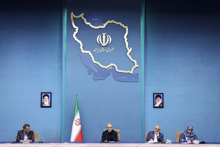عکس/ دیدار جمعی از اعضای جبهه اصلاحات ایران با رییس جمهور پزشکیان
