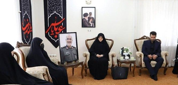 دختر رئیس جمهور با خانواده شهید سپهبد سلامی دیدار کرد
