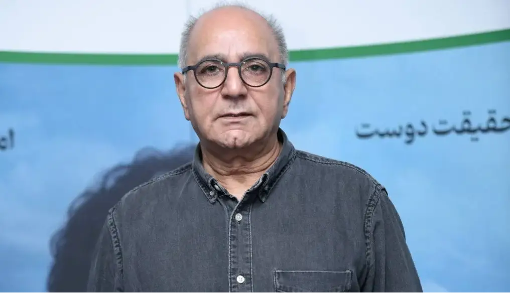 ویدئویی از پرویز پرستویی در اکران مردمی فیلم «آنجا همان ساعت»