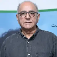 ویدئویی از پرویز پرستویی در اکران مردمی فیلم «آنجا همان ساعت»