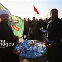 خدمات متنوع موکب اربعین در حرم امامزاده شاه جمال(ع) برای زائران ایرانی و خارجی