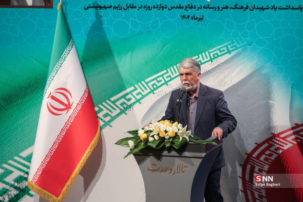 عکس/ تجلیل از شهدای فرهنگ و رسانه با حضور رئیس جمهور
