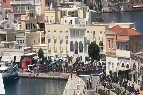 محاصره کشتی اسرائیلی‌ها توسط حامیان فلسطین در یکی از بنادر یونان
