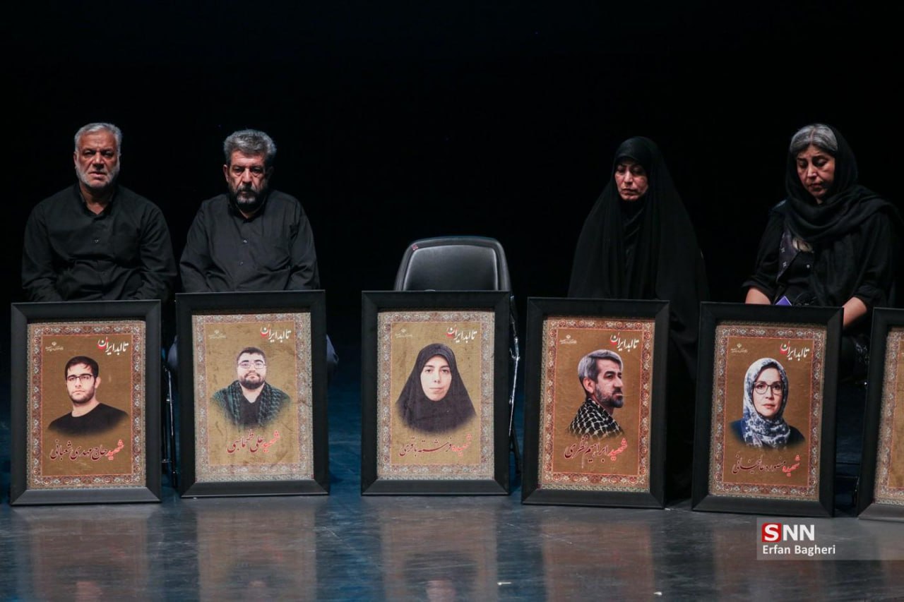 عکس/ تجلیل از شهدای فرهنگ و رسانه با حضور رئیس جمهور