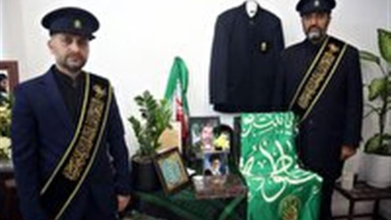 پرچم متبرک حرم مطهر درمنزل شهدای دفاع مقدس ۱۲ روزه