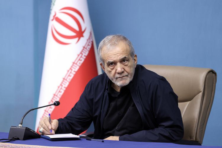 عکس/ دیدار جمعی از اعضای جبهه اصلاحات ایران با رییس جمهور پزشکیان