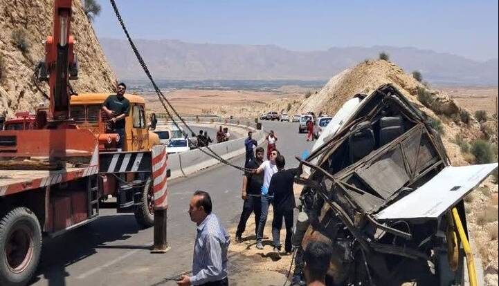 علت واژگونی مرگبار اتوبوس در محور فیروزآباد-کوار اعلام شد