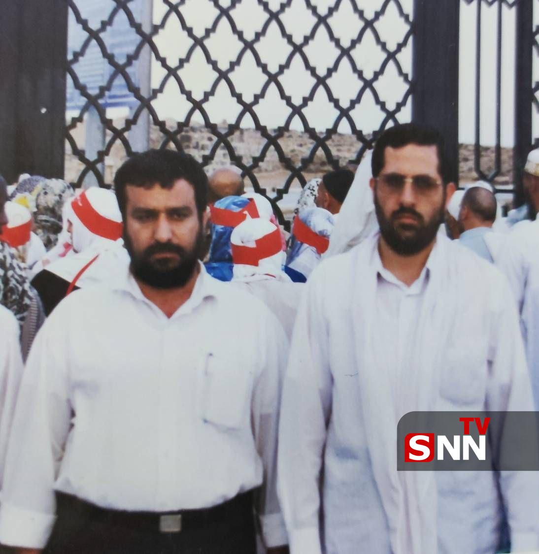  تصویری از شهید محمد سعید ایزدی و شهید سید رضی موسوی در کنار قبرستان بقیع