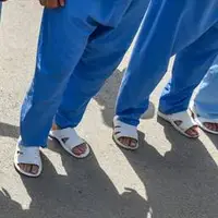 کشف ۱۳۰ تن سنگ سیلستین قاچاق در سرخه و میامی؛ ۲ نفر دستگیر شدند