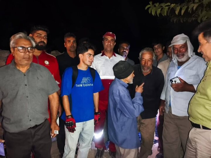 نجات پیرمرد گم‌شده در ارتفاعات بم