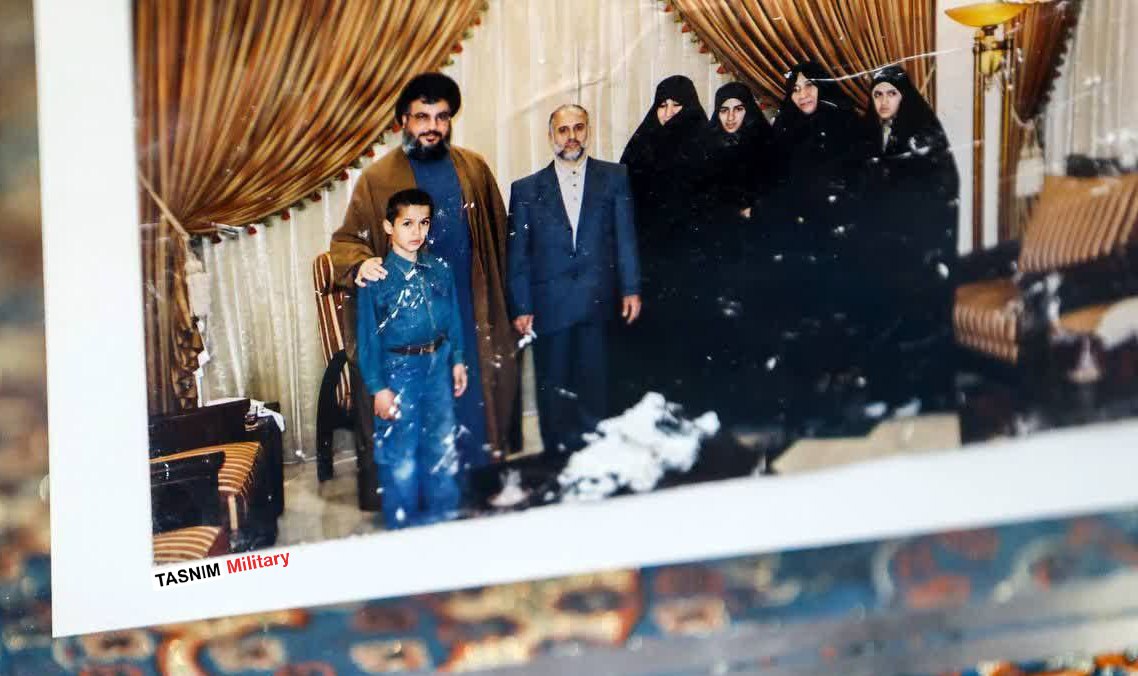 عکس/ تصویری از دیدار شهید سپهبد رشید و خانواده با شهید سیدحسن نصرالله