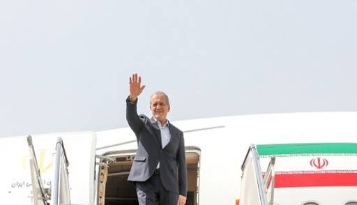 رئیس‌جمهور به قم سفر کرد