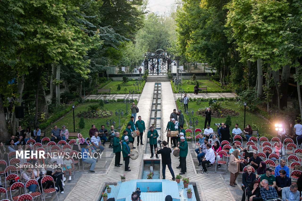 آئین «یادمان خون ایران»