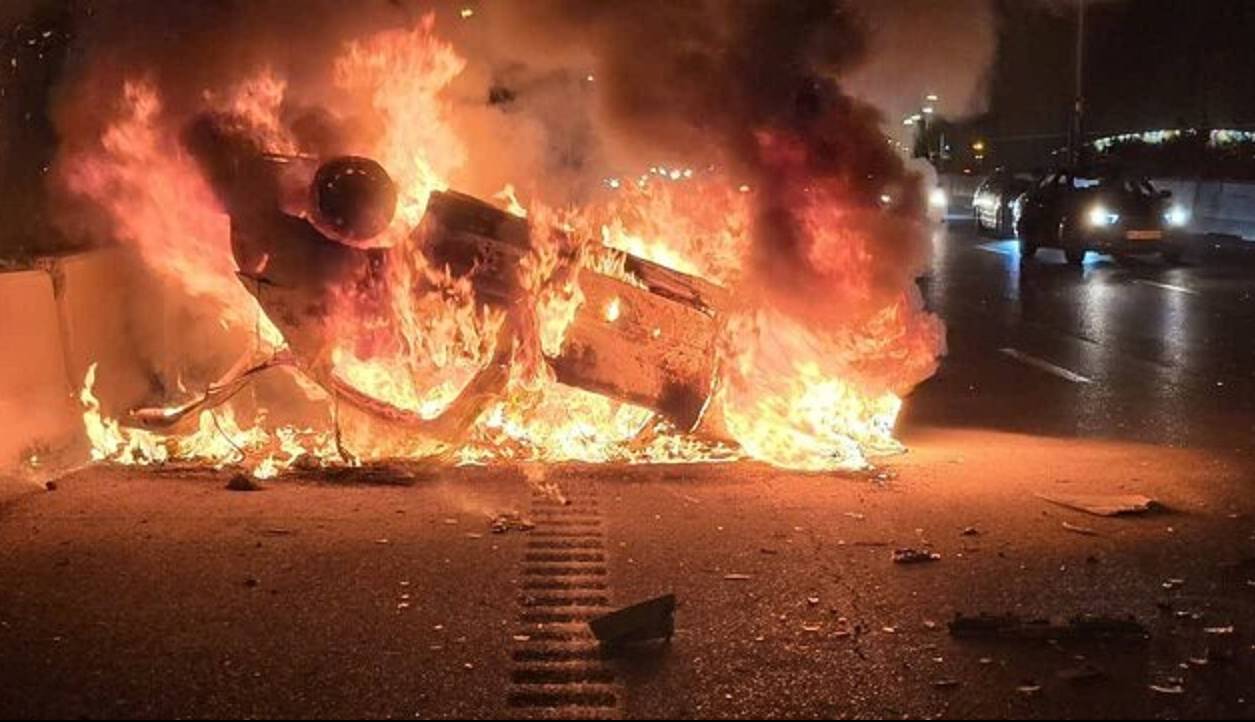 واژگونی و آتش‌سوزی مرگبار خودروی ۲۰۶ در بزرگراه تهران - قم
