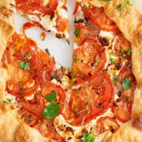 طرز تهیه نان و پنیر و گوجه؛ یک میان‌وعده خلاقانه و خوشمزه