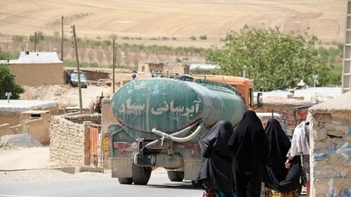 آب‌رسانی با ۱۲ تانکر به مناطق دچار قطعی آب در کهگیلویه وبویراحمد
