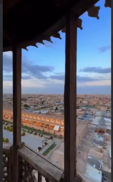 از درون گلدسته مسجد جامع عباسی نظاره گر‌ میدان نقش جهان اصفهان باشید