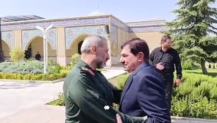 استقبال سردار موسوی از مخبر در مراسم اربعین شهدای هوافضا