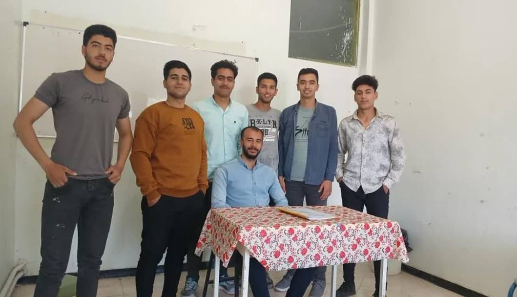 معلمی که با کمک‌های اولیه جان دانش‌آموزش را نجات داد