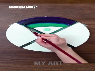 طرحی زیبا از ماه و پروانه