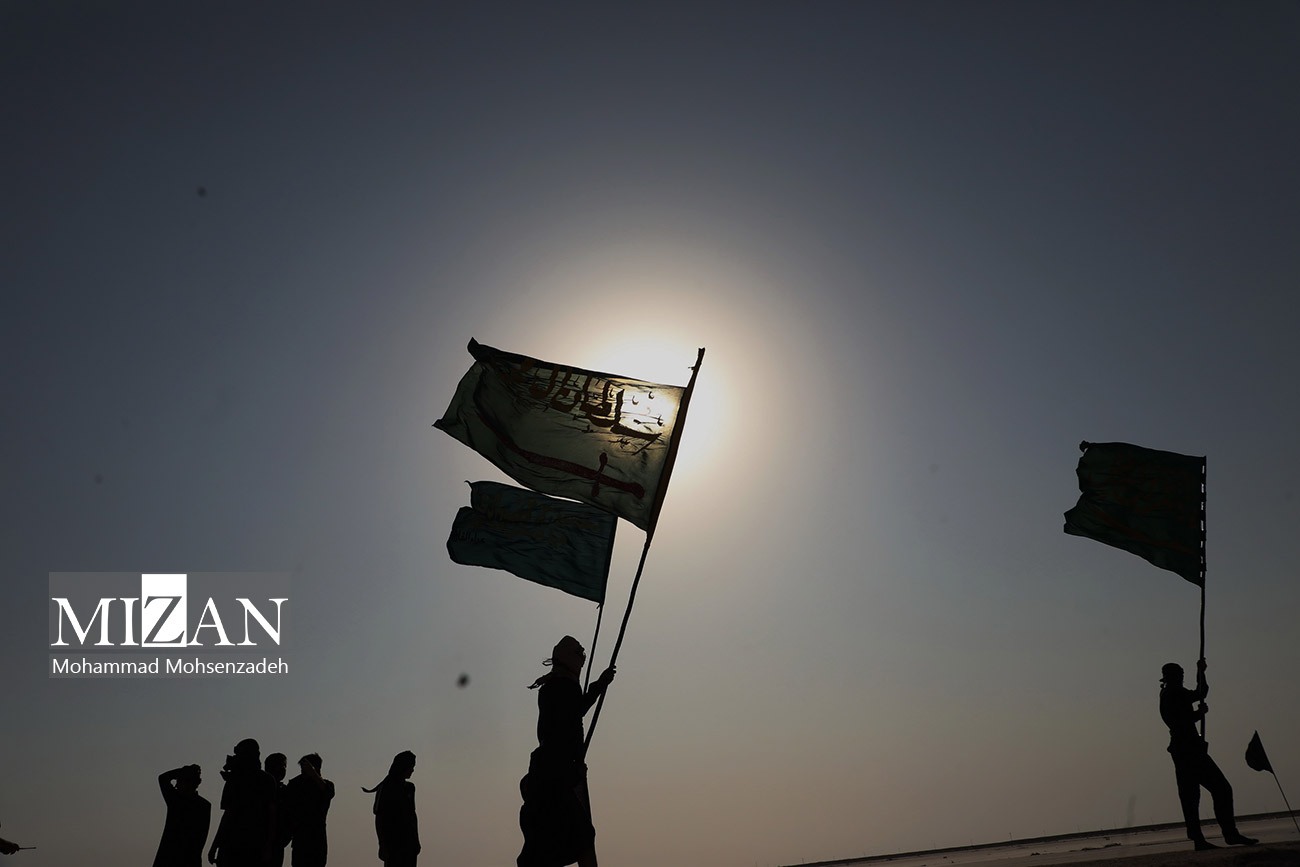عکس/ پیاده روی زائران اربعین از مسیر «رأس‌البیشه» عراق