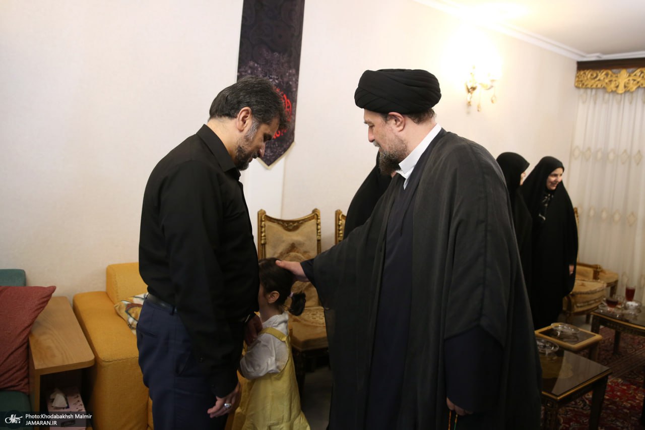 عکس/ دیدار سید حسن خمینی با خانواده سپهبد شهید محمد باقری