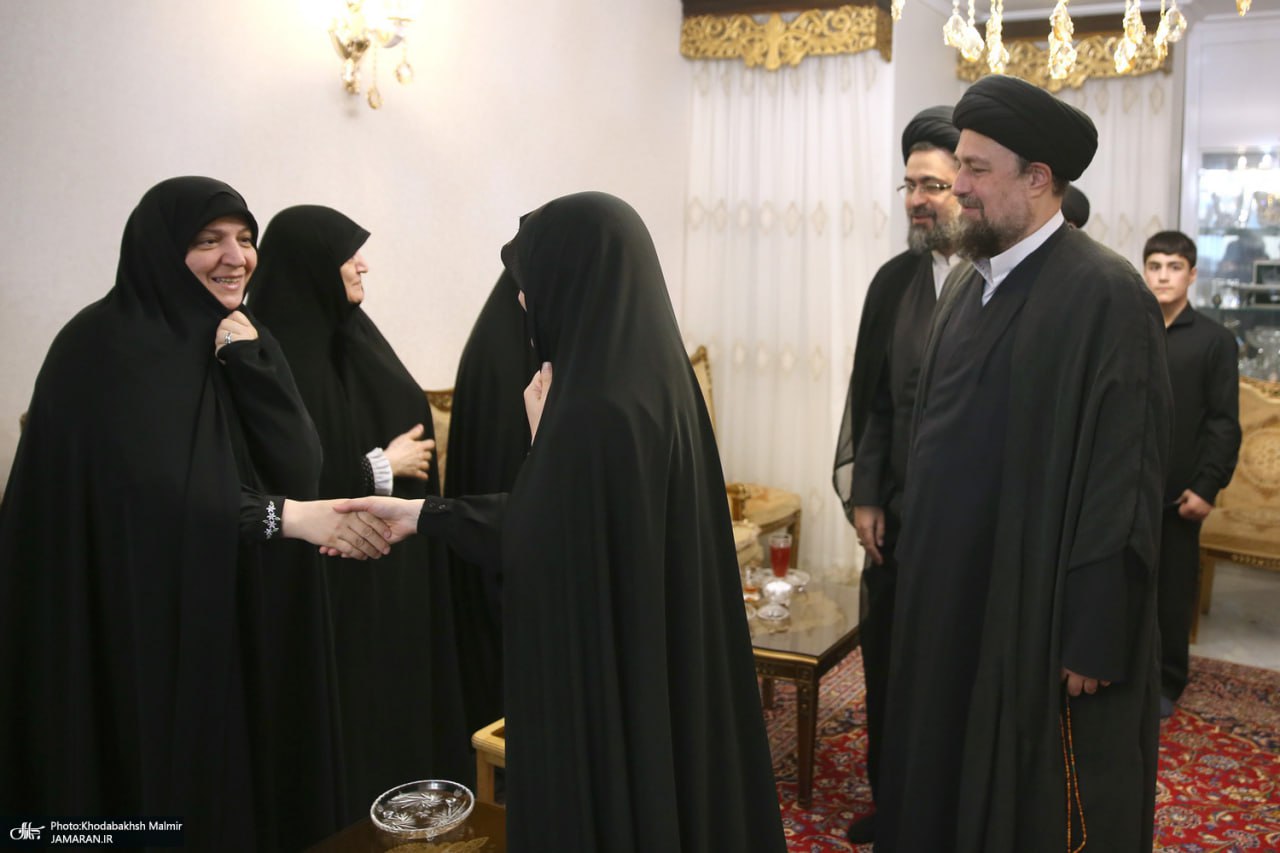 عکس/ دیدار سید حسن خمینی با خانواده سپهبد شهید محمد باقری