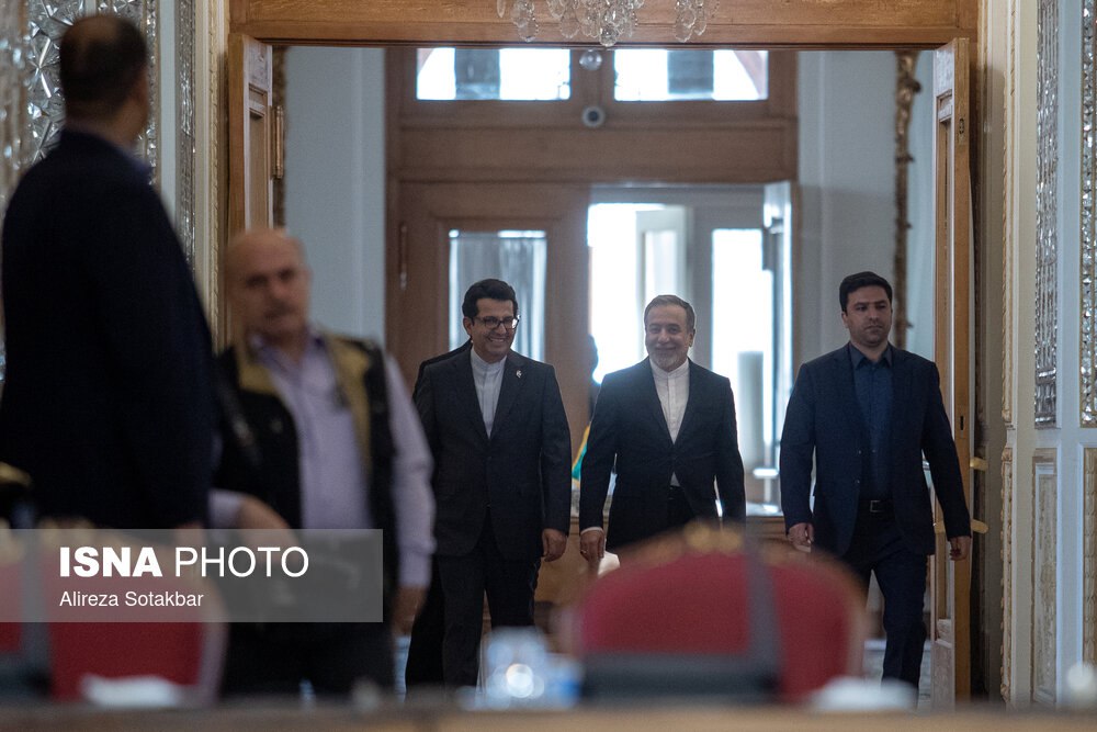 عکس/ نشست مشترک رئیس جمهور با مدیران ارشد وزارت امور خارجه